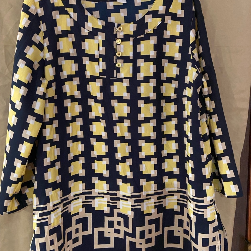 Geometric Patterned Long Sleeve Top